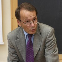 giuseppe-sassatelli_archeologo