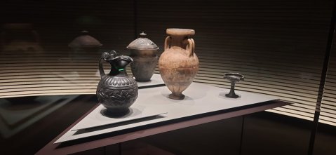 milano_fondazione-rovati_mostra-vulci-produrre-per-gli-uomini-produrre-per-gli-dèi_allestimento_foto-fondazione-rovati