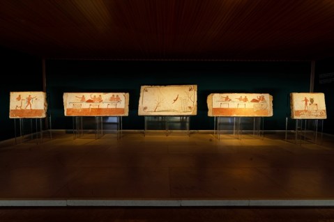 paestum_archeologico_tomba-del-tuffatore_sala_foto-pa-paeve