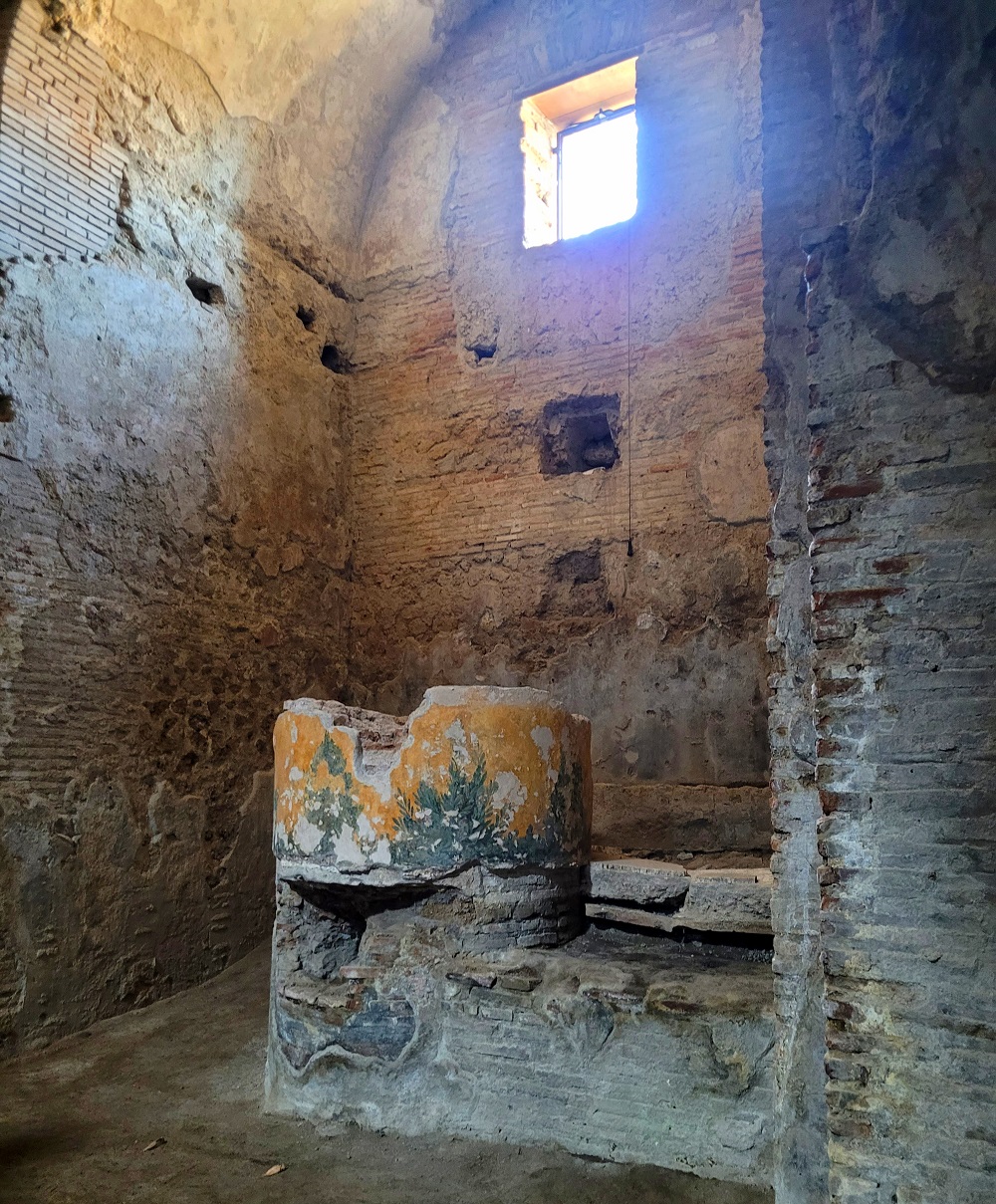 pompei_terme-foro-femminili_calidarium_base-del-labrum_foto-parco-archeologico-pompei