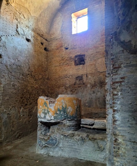 pompei_terme-foro-femminili_calidarium_base-del-labrum_foto-parco-archeologico-pompei