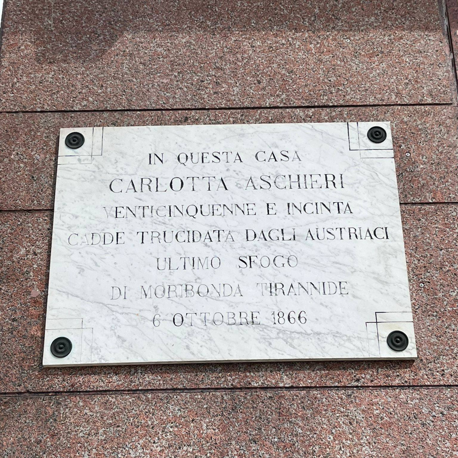 verona_archeonaute_giornata-della-donna_ritratti-di-donne-che-hammo-fatto-la-storia-di-verona_epigrafe-carlotta-aschieri_foto-archeonaute