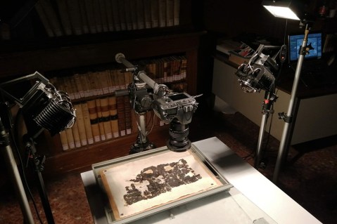 pisa_università_progetto-greekschools_ranocchia_papiri-di-ercolano_platone_scansione-papiri_foto-unipi