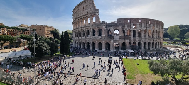 roma_colosseo_foro-romano_affluenza-di-turisti_foto-graziano-tavan