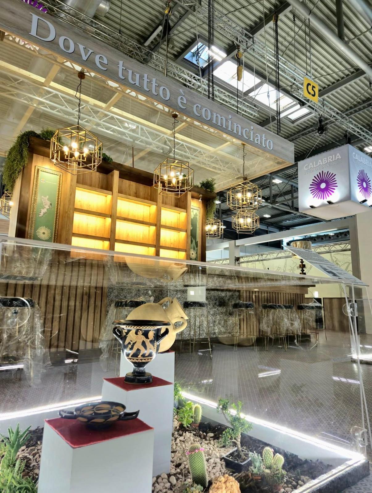 verona_vinitaly-2024_Parchi-Crotone-Sibari-direzione-Regionale-musei_reperti-esposti_2_foto-drm-calabria