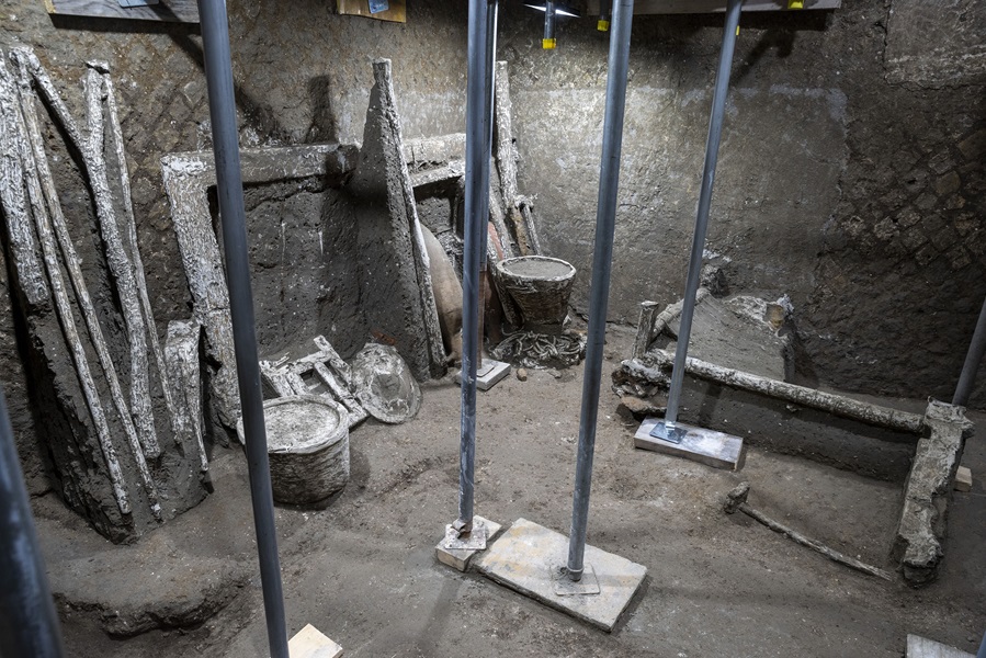 pompei_civita-giuliana_quartieri-servili_stanza-con-attrezzi-da-carpentiere_foto-parco-archeologico-pompei