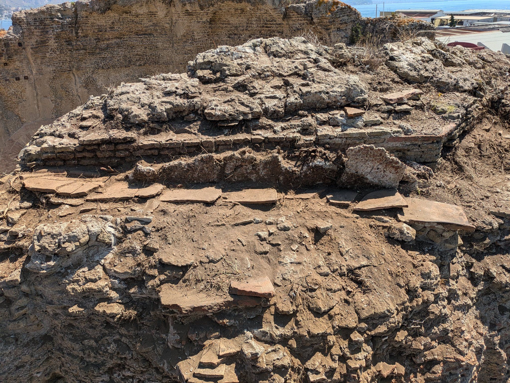 baia_parco-terme_tempio-di-venere_canaletta-deflusso-acque-piovane_foto-pafleg