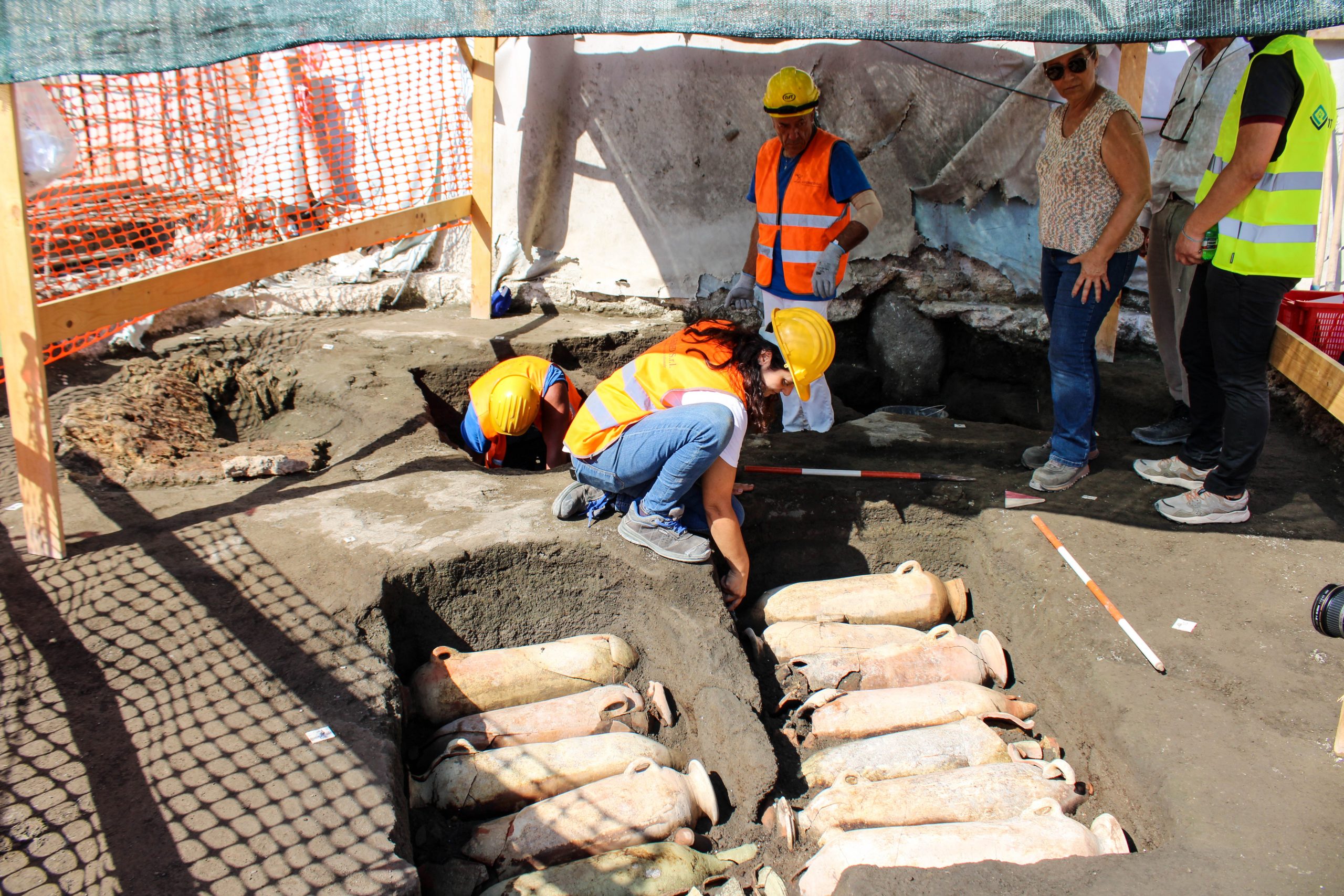 pompei_via-fucci_scavi-circumvesuviana_scoperta-necropoli-preromana_fase-di-scavo_foto-sabap-met-na