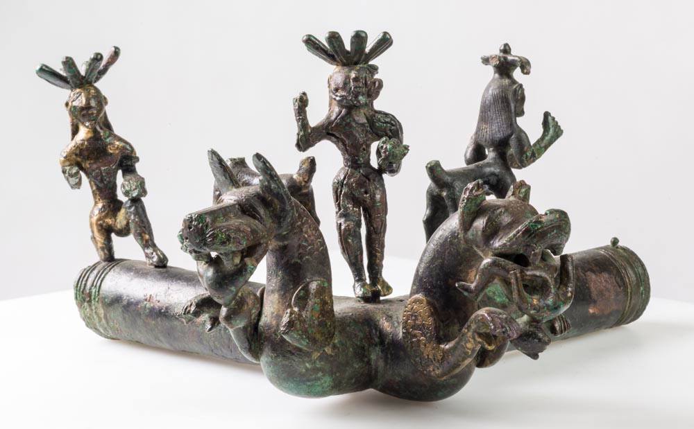 roma_villa-giulia_villa-poniatowski_elemento-angolare-di-carro-in-bronzo_da-palestrina_foto-etru