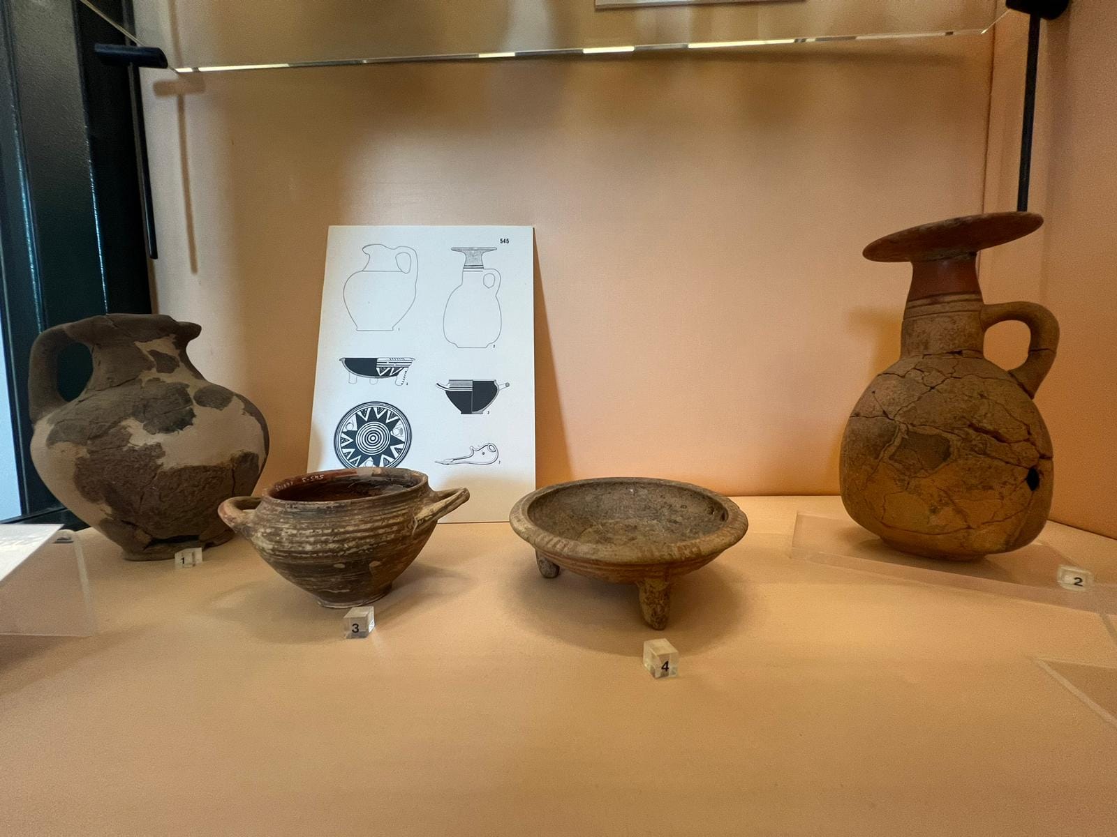 ischia_lacco-ameno_necropoli-pithecoussai_corredo-tomba-545_foto-museo-lacco-ameno