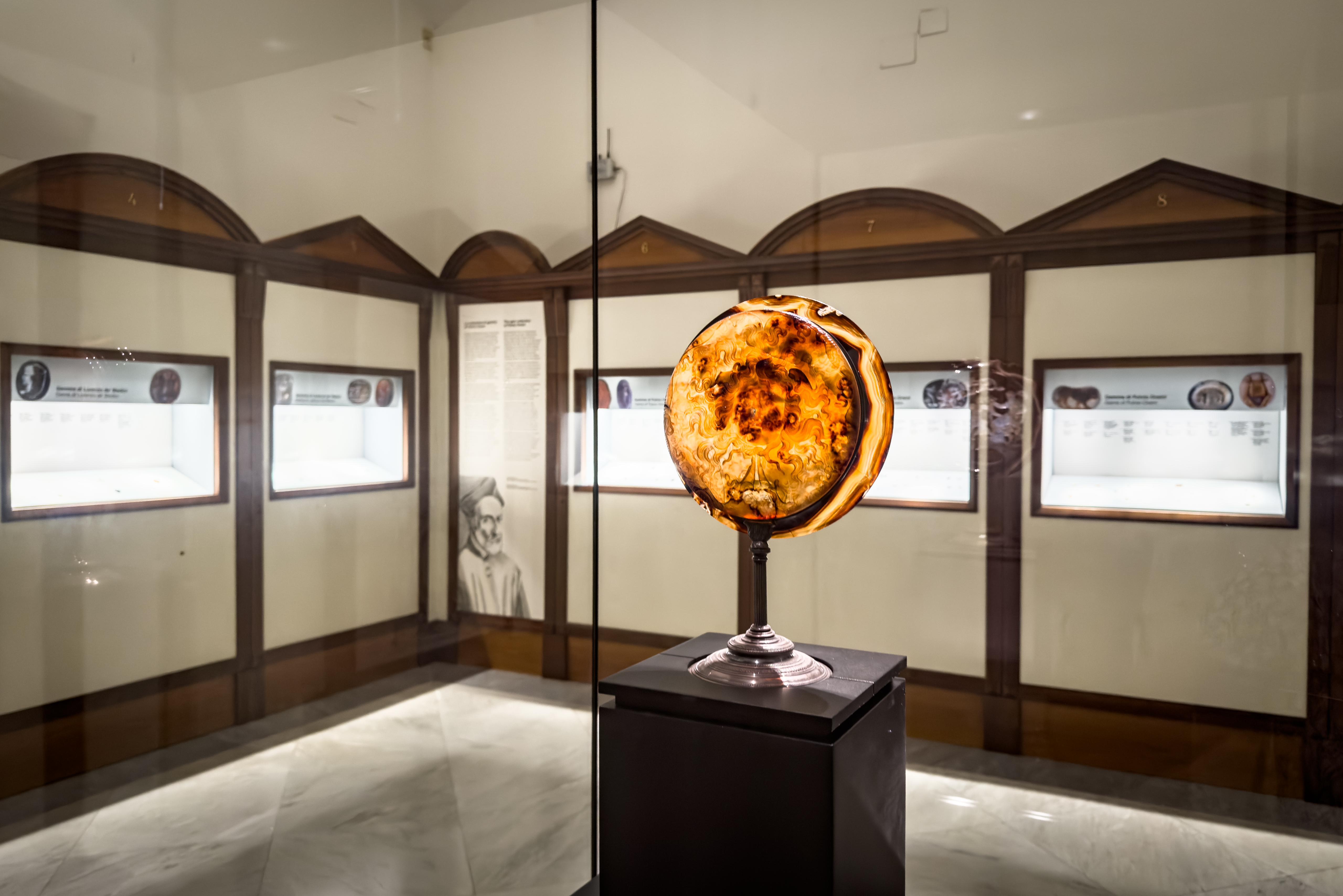 napoli_mann_collezione-gemme-farnese_tazza-farnese_foto-mann