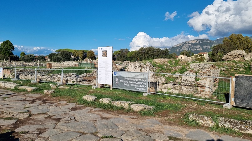 paestum_foro-romano_scavo-area-termale_foto-graziano-tavan