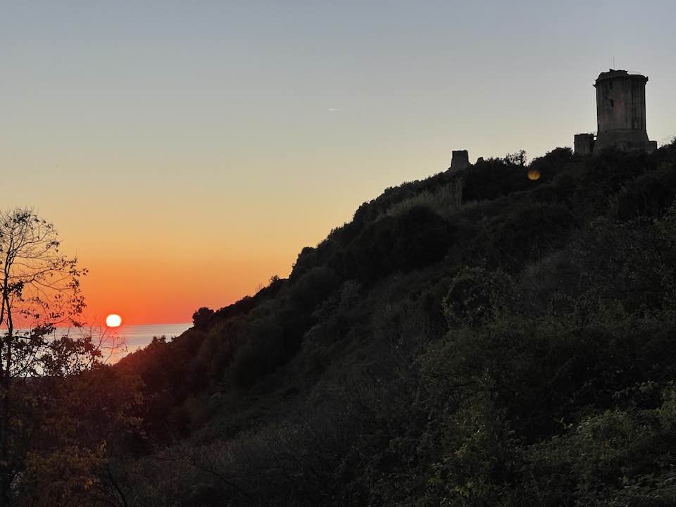 velia_parco_acropoli_al-tramonto_foto-pa-paeve