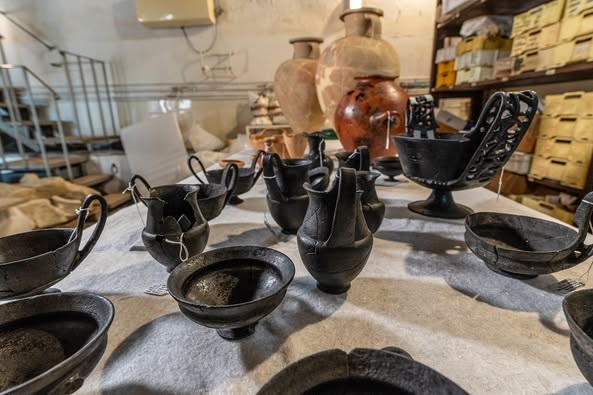 roma_via-cassia_area-archeologica_vasellame-etrusco_foto-ssabap-roma