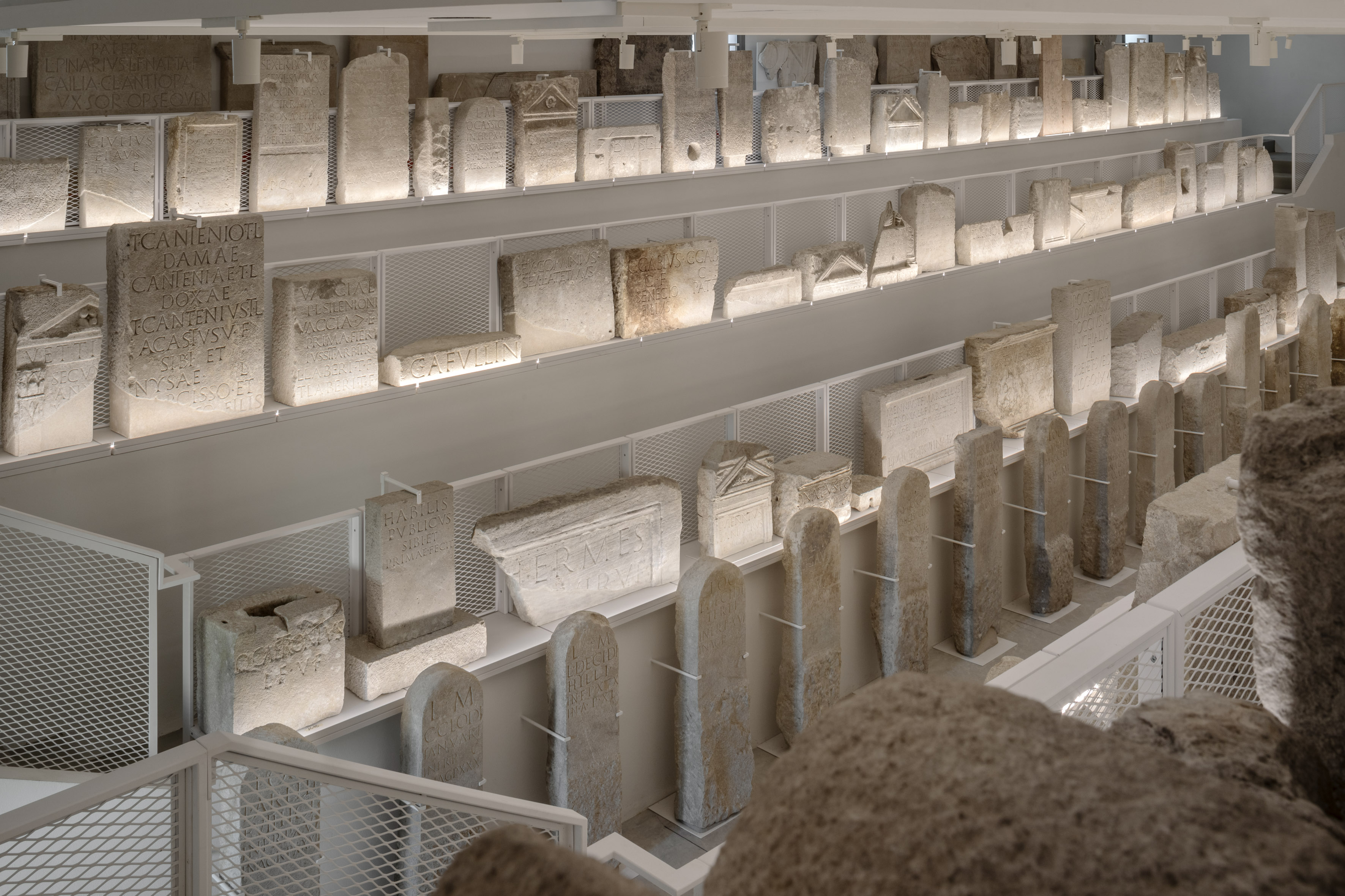 aquileia_archeologico_nuovi-depositi_reperti-lapidei_foto-foto-drm-fvg