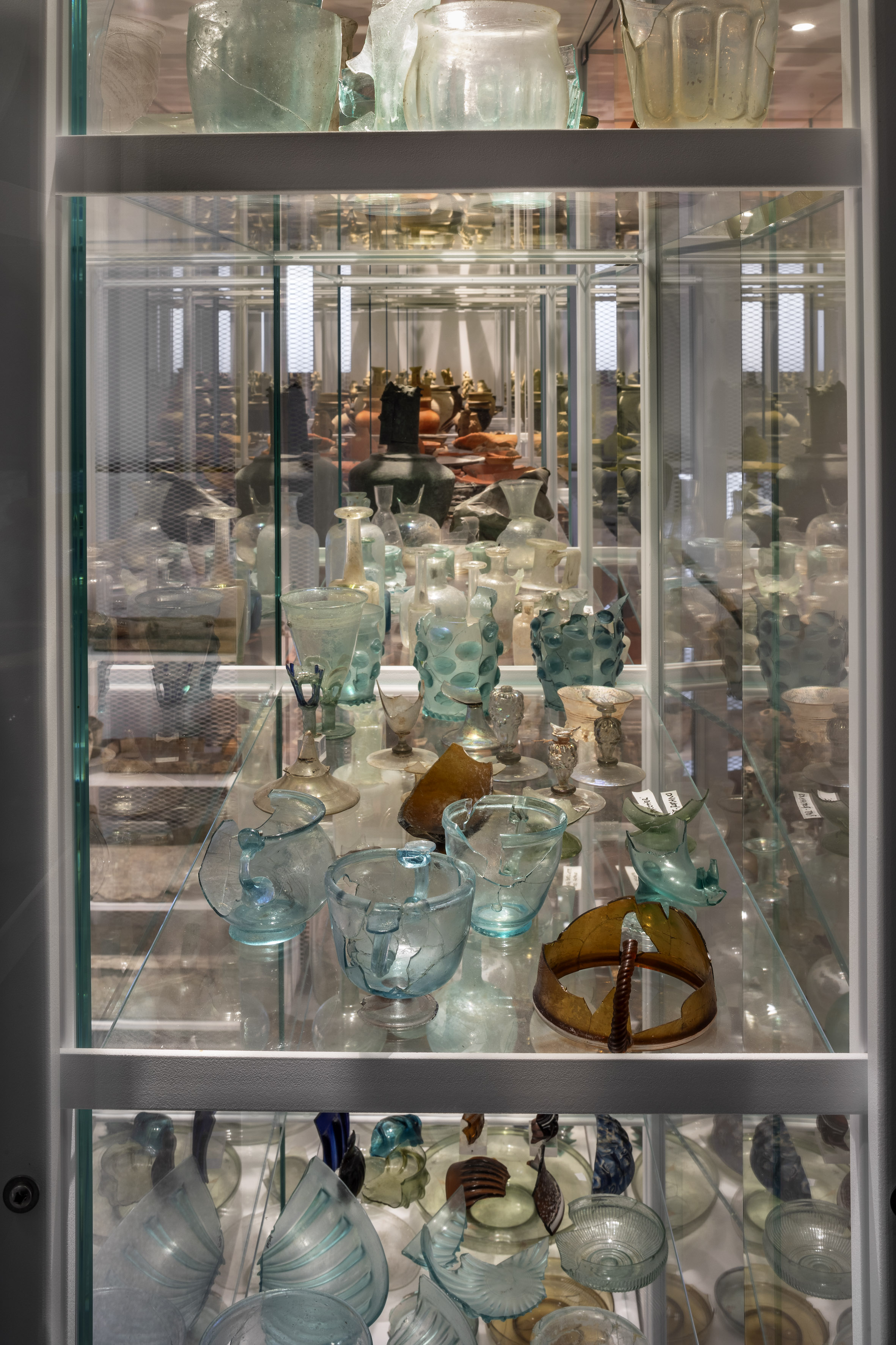 aquileia_archeologico_nuovi-depositi_vetri_foto-foto-drm-fvg