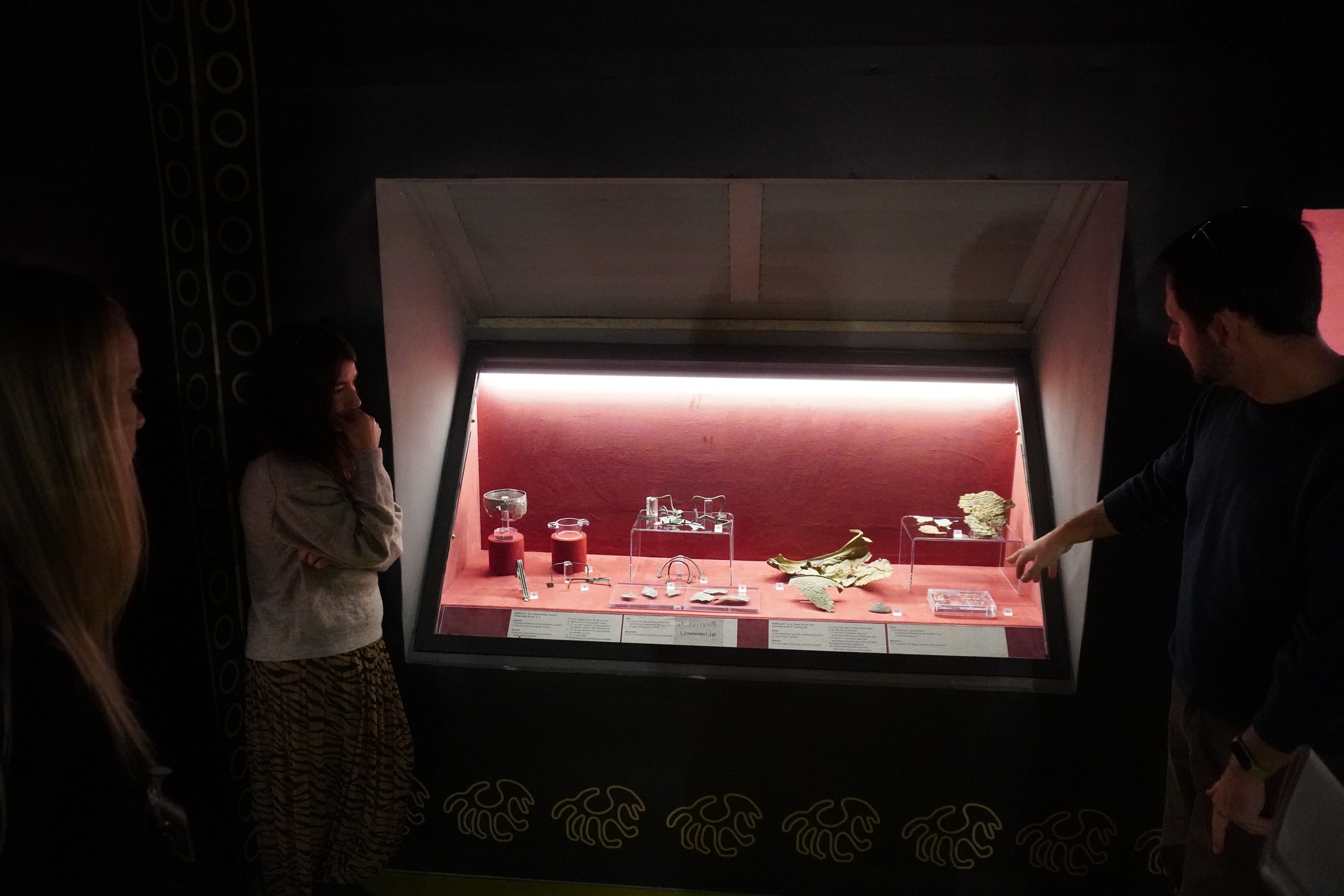 grosseto_archeologico_mostra-rex-rusellarum-le-tombe-principesche-di-sassi-grossi-e-la-nascita-di-roselle_allestimento_foto-maam