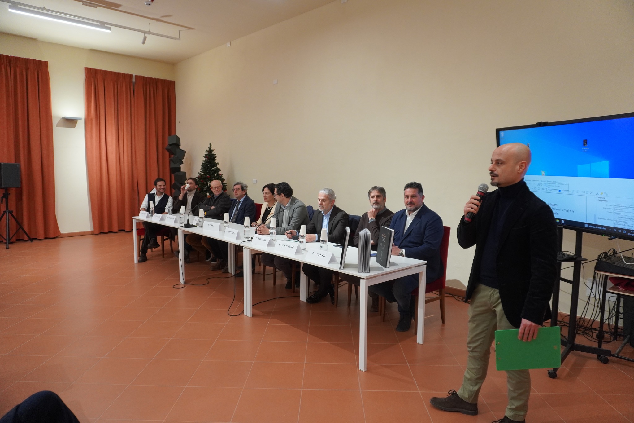 grosseto_archeologico_mostra-rex-rusellarum-le-tombe-principesche-di-sassi-grossi-e-la-nascita-di-roselle_presentazione_foto-maam
