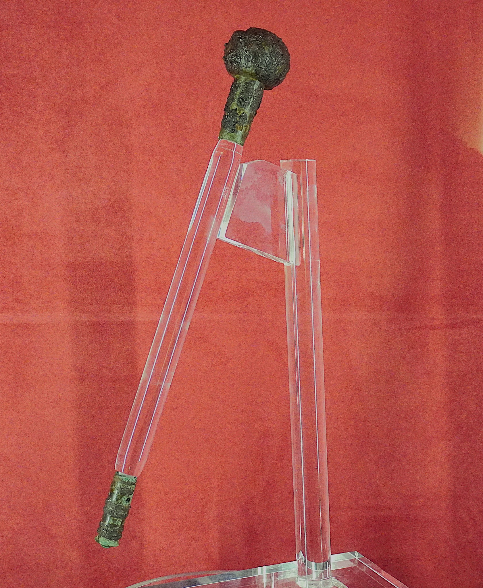 grosseto_archeologico_mostra-rex-rusellarum-le-tombe-principesche-di-sassi-grossi-e-la-nascita-di-roselle_scettro_foto-maam