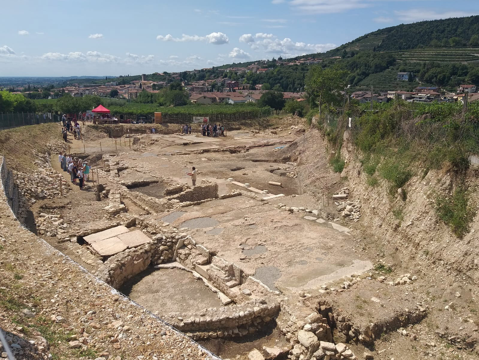 negrar_villa-dei-mosaici_nuova-campagna-di-scavi_ambiente-absidato_foto-comune-di-negrar