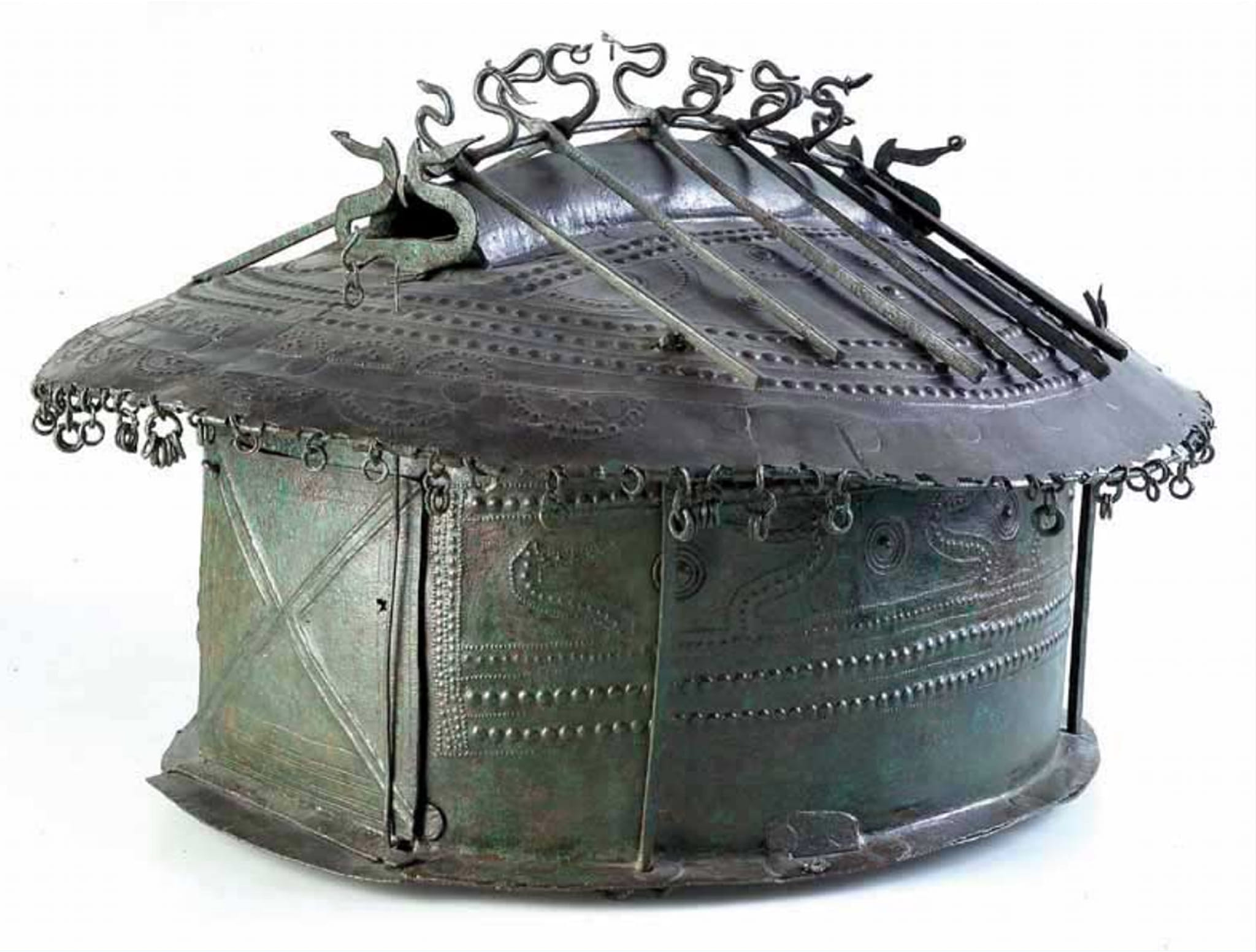 roma_villa-giulia_urna-a-capanna_da-vulci_foto-etru