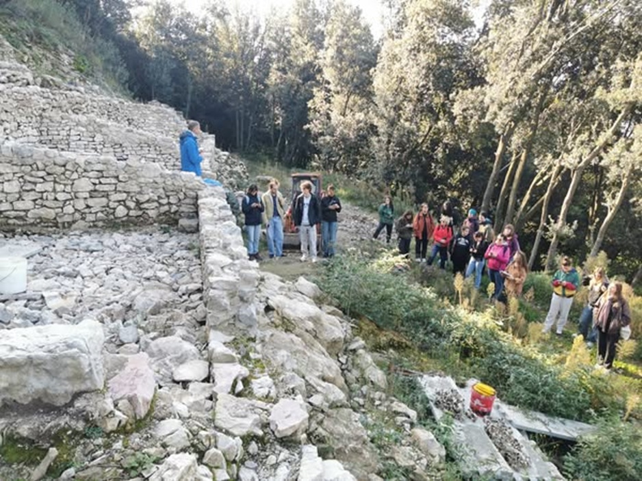 nago-torbole_labaaf_doss-penede_campagna-2024_studenti-in-visita-al-sito_foto-labaaf