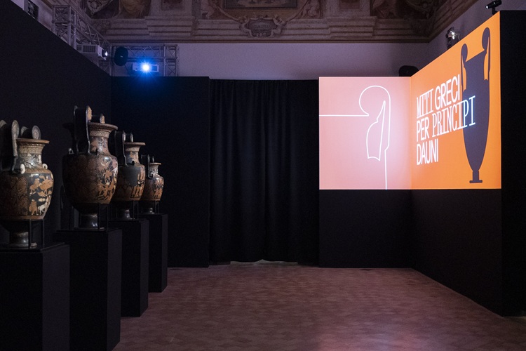 roma_villa-giulia_mostra-miti-greci-per-principi-dauni_allestimento_1_foto-Agnese-Sbaffi_mic