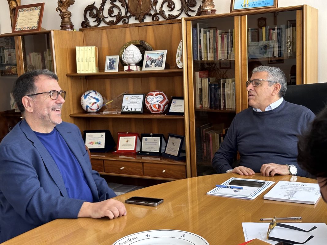 cassano-all-ionio_consiglio-comunale_cittadinanza-onoraria-a-demma-e-brunori_demma-con-papasso_foto-comune-cassano