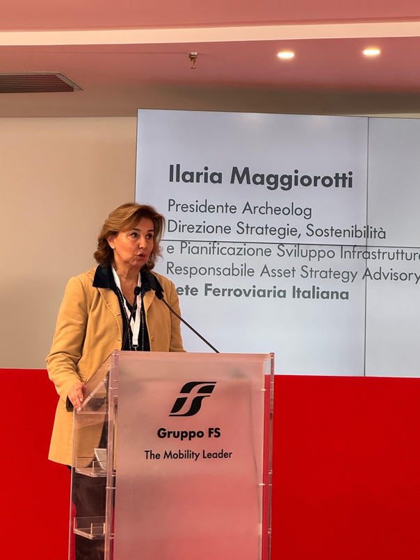 napoli-afragola_gruppo-FS_presentazione-reperti-archeologici-rinvenuti_Ilaria-Maggiorotti_archeolog_foto-gruppo-fs