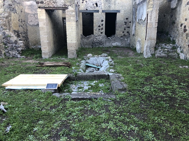 ercolano_parco_casa-del-sacello-di-legno_atrio_99_foto-paerco