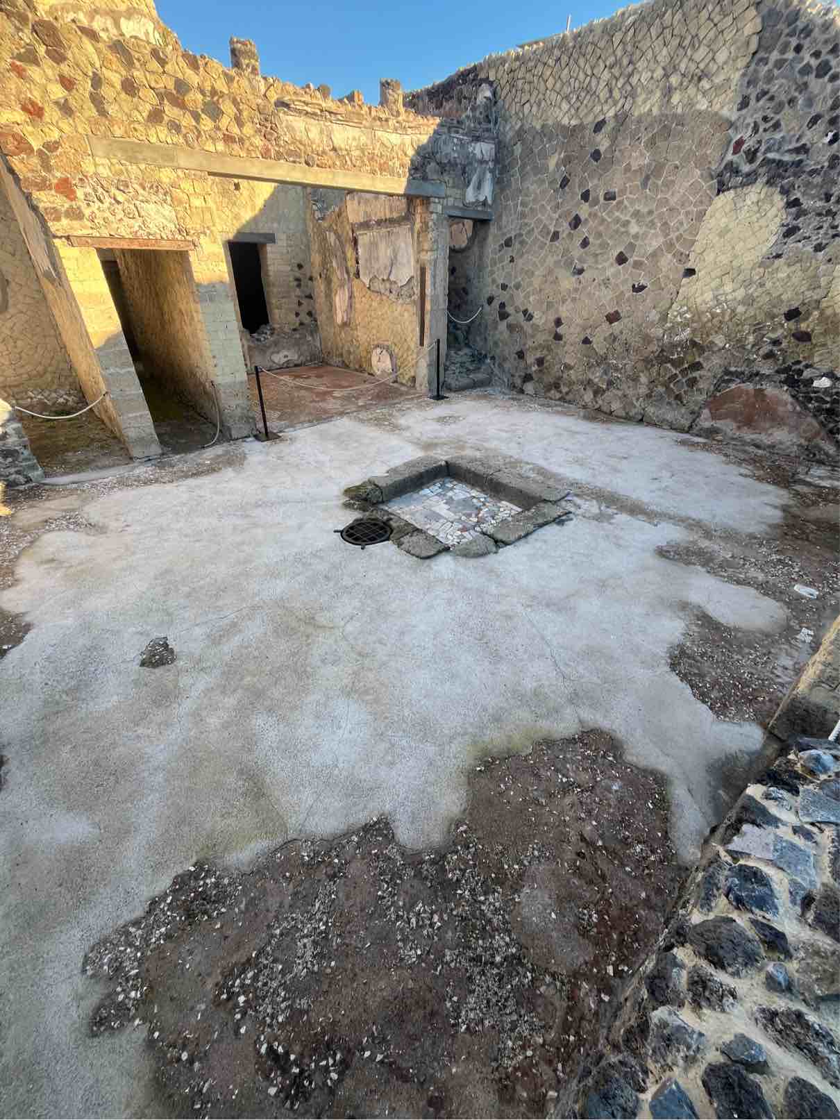 ercolano_parco_casa-del-sacello-di-legno_atrio_dopo-restauri_foto-paerco