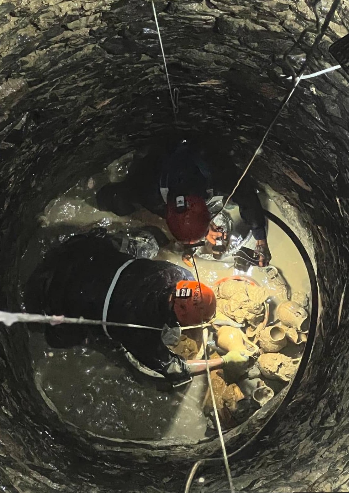 orvieto_campo-della-fiera_pozzo_scavo-vasi_foto-asso